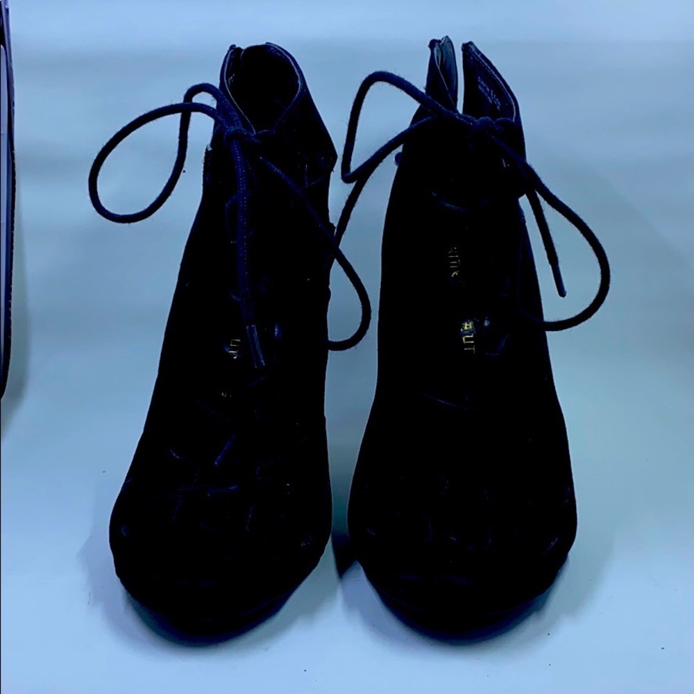 Black Chinese Laundry Peep Toe Sandal Heels
